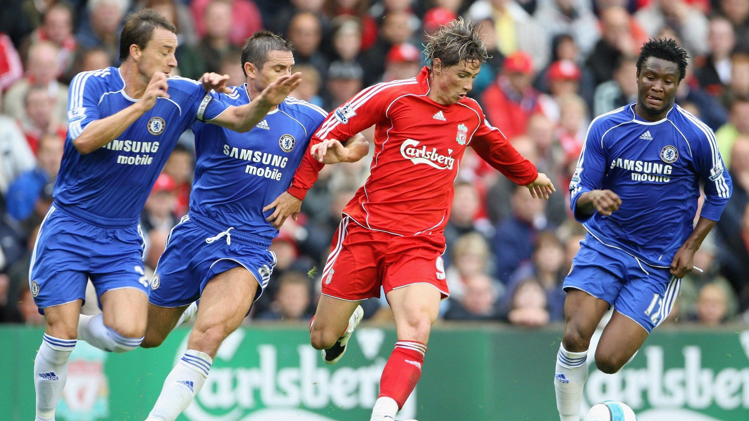 赛场临战反应快，战术应变有效，比赛临场发挥